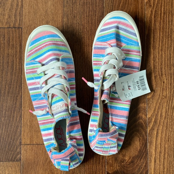 Canvas slip-on shoes, 9-9.5 - Picture 2 of 6